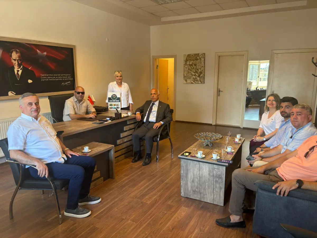 Artvin Ticaret Borsası’ndan Görme Engelli Üyeye Anlamlı Ziyaret: Başarı Hikayesi Vurgulandı