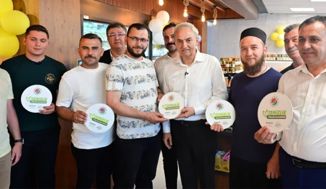 Kepez Belediyesi'nin 'Temizlik Kirletmemektir' çevre kampanyası