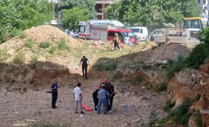 Battalgazi'de inşaat güvenliği denetimi yapan zabıta ekipleri ve güvenlik şeridi