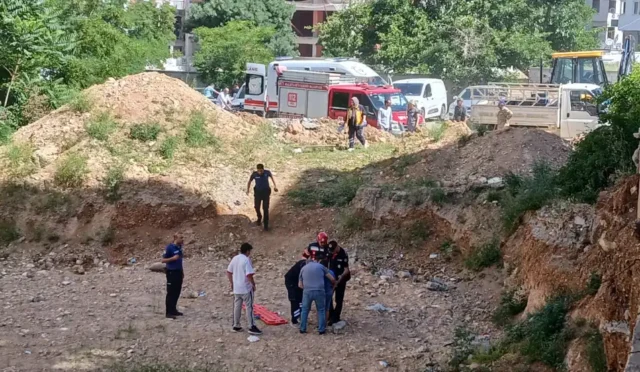 Battalgazi'de inşaat güvenliği denetimi yapan zabıta ekipleri ve güvenlik şeridi