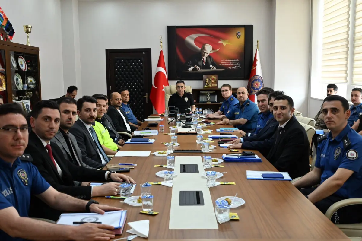 Kars Emniyeti’nden Kapsamlı Değerlendirme: YKS ve NATO Zirvesi Güvenliği Önceliklendirildi