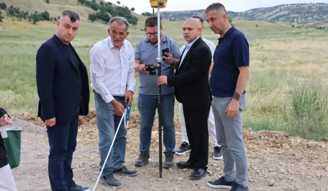 Kırıkkale Yuva Mahallesi TOKİ bölgesinde yol yapım çalışmaları devam ediyor