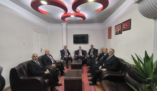 Çalışma ve Sosyal Güvenlik Bakanı Vedat Işıkhan Kars'ta yerel yöneticilerle bir araya geliyor
