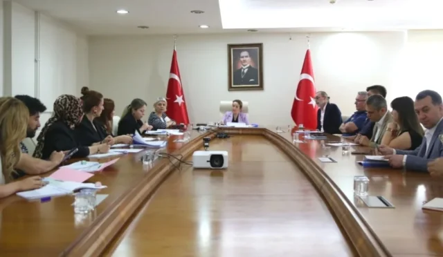 Etimesgut Kaymakamı ve Belediye Başkanı sahipsiz hayvanlar için düzenlenen toplantıda