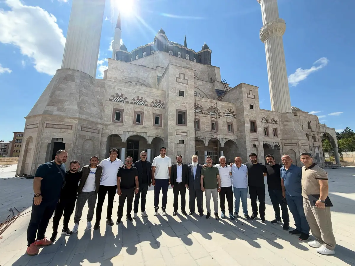 Sivas’ta Merkez Cami Külliyesi Güreş Salonuna Dönüşüyor: Geleceğin Şampiyonları Yetişecek