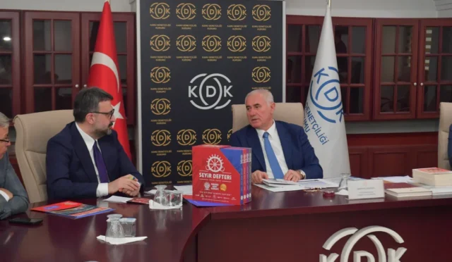 Ankara Kent Konseyi Başkanı Halil İbrahim Yılmaz, Kamu Denetçiliği Kurumu Başdenetçisi Mehmet Akarca'yı ziyaret etti.