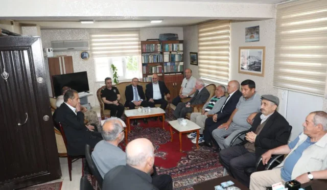 Kars Valisi Ziya Polat, Kars Ehlibeyt Alimleri Birliği Derneği'ni ziyaret ederek Kerbela'nın kardeşlik ve adalet sembolü olduğunu belirtti.