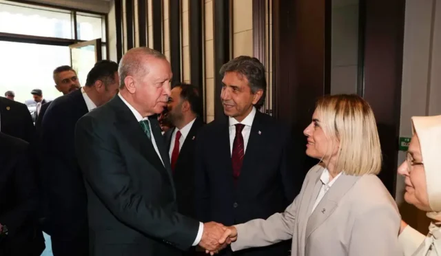 Akçakoca Belediye Başkan Vekili Alev Ünal, Cumhurbaşkanı Recep Tayyip Erdoğan ile bir görüşme gerçekleştiriyor.