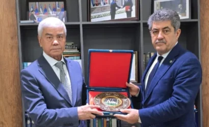 Özbekistan Milli Haber Ajansı ve TDGF yetkilileri iş birliği görüşmesinde bir araya geldi.