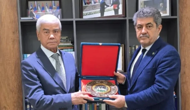 Özbekistan Milli Haber Ajansı ve TDGF yetkilileri iş birliği görüşmesinde bir araya geldi.
