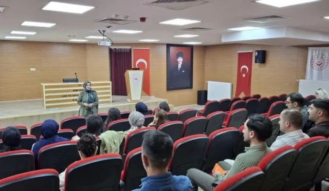 Yeşilay Kars Şubesi personellere teknoloji bağımlılığı eğitimi veriyor