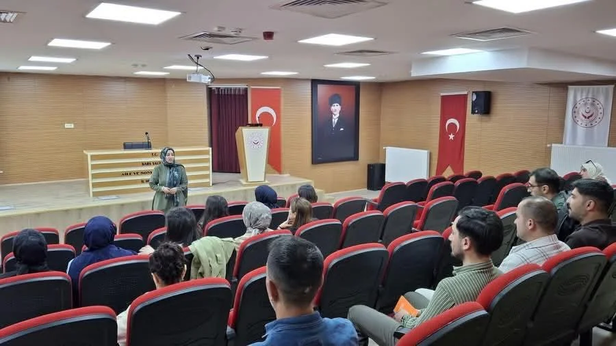 Yeşilay’dan Aile Bakanlığı Personeline Teknolojik Bağımlılıkla Mücadele Eğitimi