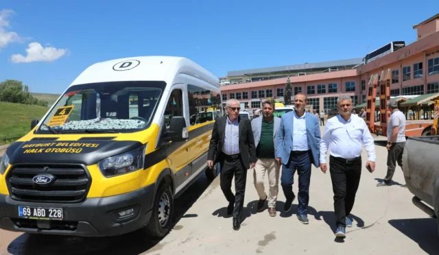 Bayburt Belediyesi'nin yeni aldığı araçlar ve güçlenen hizmet filosu