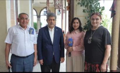 Türkiye'nin Özbekistan İletişim Müşaviri Mehmet Yüce, Özbek medya temsilcileriyle buluştu.