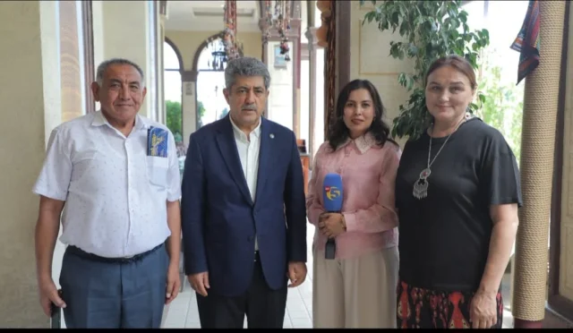 Türkiye'nin Özbekistan İletişim Müşaviri Mehmet Yüce, Özbek medya temsilcileriyle buluştu.