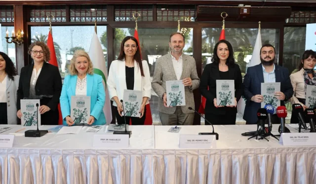 Yeşilay'ın alkol kullanımı raporuna göre Türkiye'de ilk alkol deneyimi genellikle 18 yaş altında yaşanıyor.