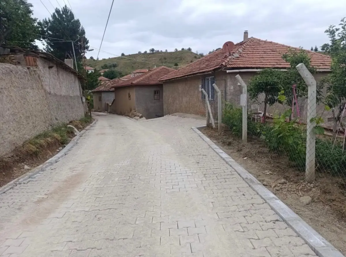 Kırıkkale’de Kırsal Altyapı Hamlesi: Yollar Yenileniyor, Tarihi Dokular Canlanıyor