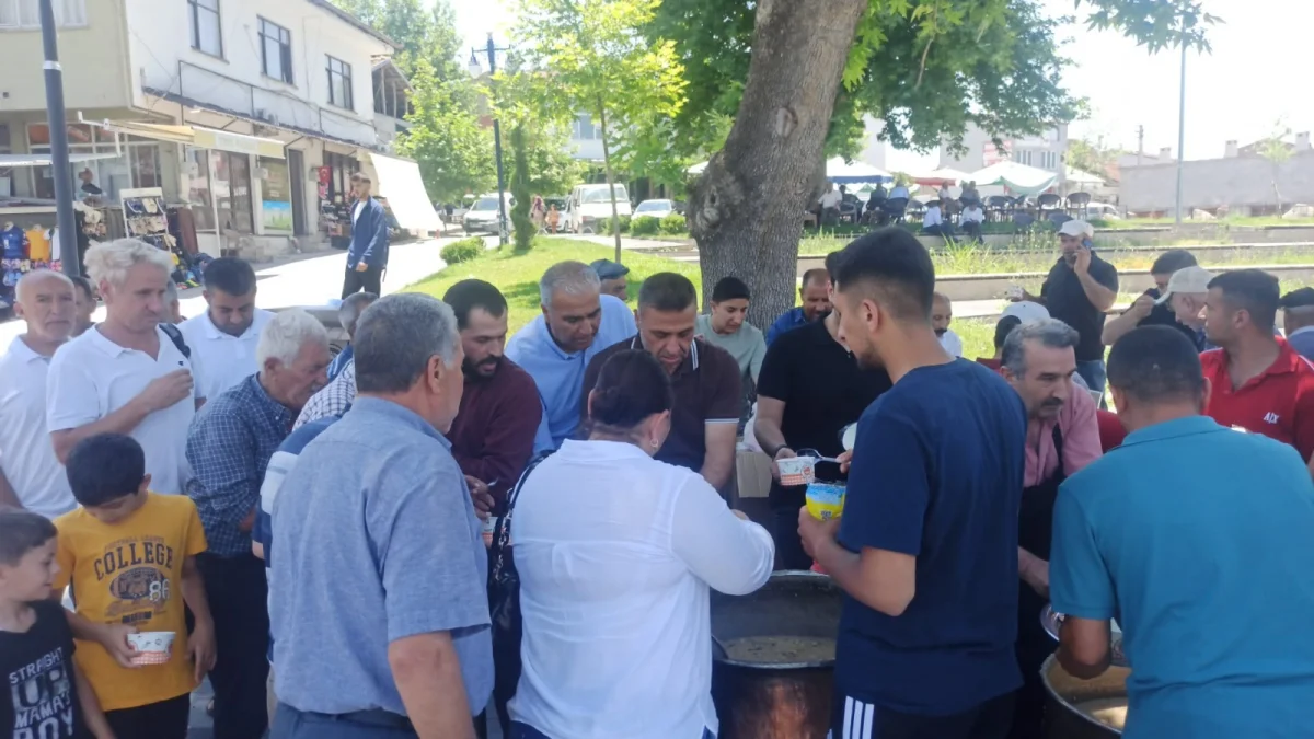 Battalgazi’de Geleneksel Aşure Etkinliği: 4 Bin Kişiye Tatlı İkramı