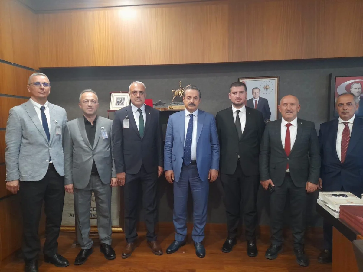 AK Parti Artvin Teşkilatı, Milletvekili Faruk Çelik’i Ağırladı: Yatırımlar ve İlçesel Gelişimler Değerlendirildi