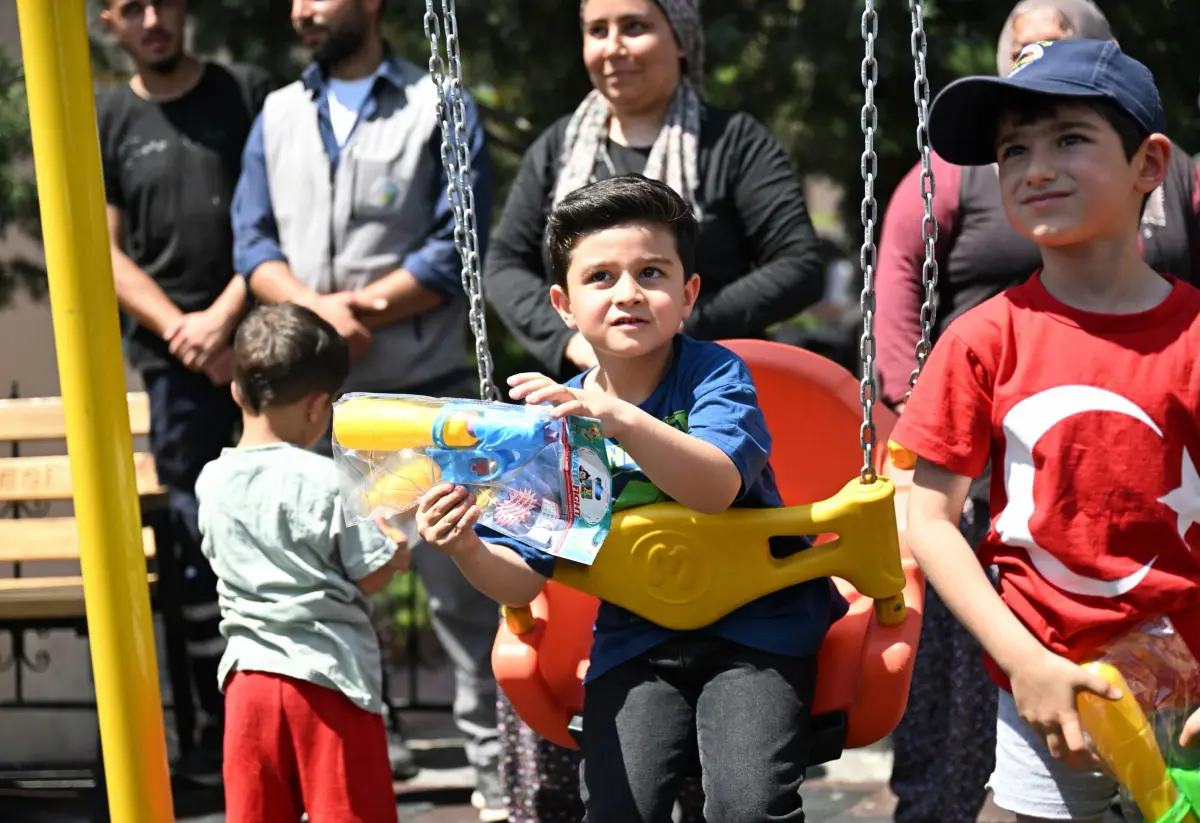 Yeşilyurt’ta Yeşil Enerji Devrimi: Güneş Panelli Çocuk Parkı Hizmete Açıldı