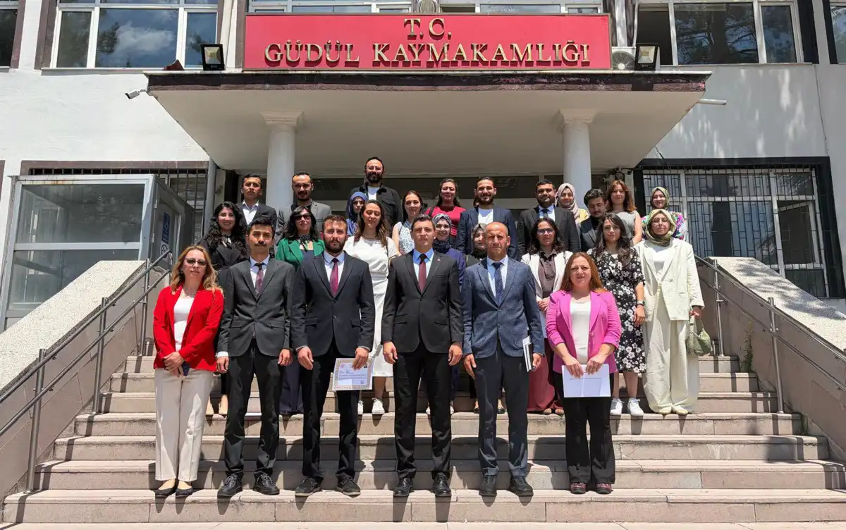 Kaymakam Naim Akar’dan Başarılı Öğretmenlere Teşekkür ve Başarı Belgeleri Takdimi