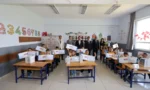 Hatay Samandağ'da öğrenciler karne alırken ve yaz tatiline başlarken çekilmiş bir fotoğraf