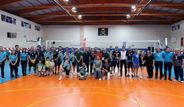 Kırıkhan İlçe Milli Eğitim Müdürlüğü voleybol turnuvası şampiyonu