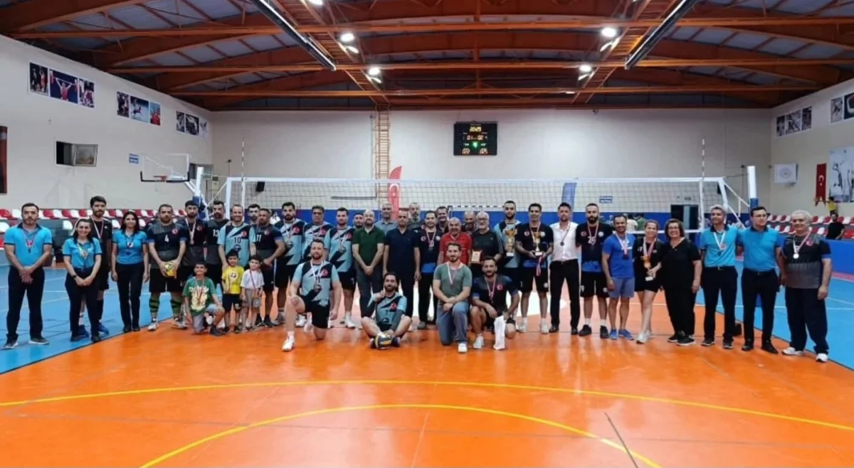 Kırıkhan Milli Eğitim Müdürlüğü Hatay Kurumlar Voleybol Turnuvası’nda Şampiyon Oldu