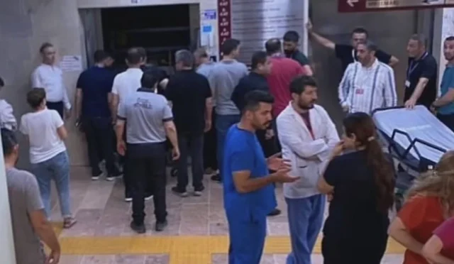 İskenderun Devlet Hastanesi'nde asansör arızası sonrası inceleme yapan yetkililer