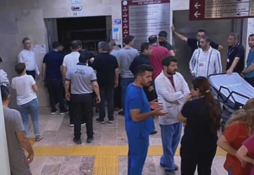 İskenderun Devlet Hastanesi’nde Asansör Kabusu: Personel Mahsur Kaldı, Soruşturma Başlatıldı