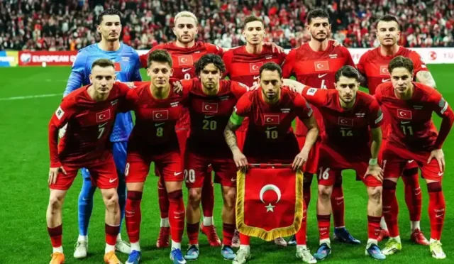 A Milli Takım oyuncuları ABD'ye karşı galibiyeti kutluyor