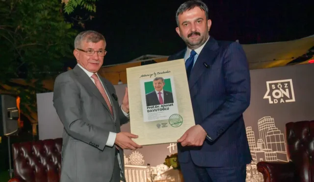 Prof. Dr. Ahmet Davutoğlu, Ankara Kent Konseyi'nde Altın Oran ve toplumsal depresyon üzerine konuştu.