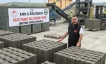 Kars İl Özel İdaresi ekipleri kilit parke taşı üretimini sürdürüyor