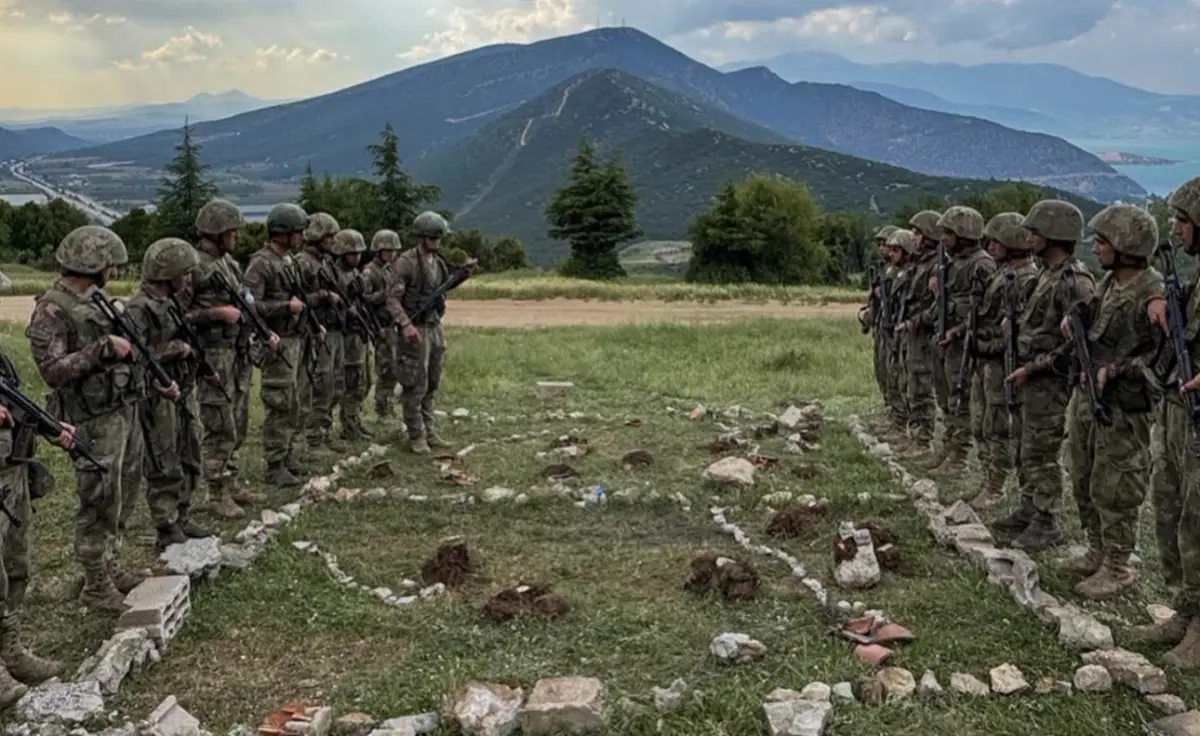 Eğirdir’de Komando Temel Eğitim Tatbikatı Tamamlandı: Kursiyerler Sahada Yeteneklerini Sergiledi