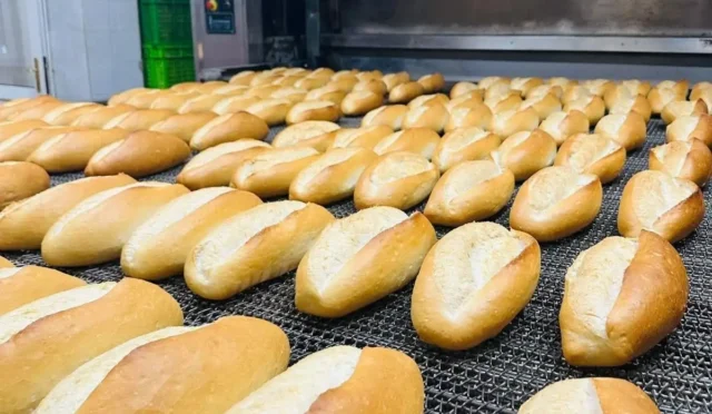 Kars'ta ekmek fiyatlarına zam yapıldığına dair haber görseli