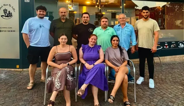 Karadeniz Giresunlular BW Derneği'nin yeni yönetim kurulu üyeleri toplu halde görünüyor.