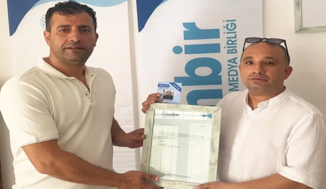 Levent Doğan, Necati Üreme ve Aslıhan Özdemir TİMBİR temsilcilik belgelerini alırken