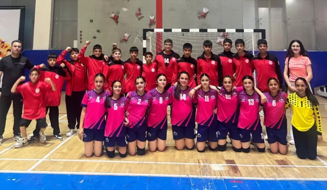 Kars hentbol takımı Anadolu Yıldızlar Ligi finalinde mücadele ederken