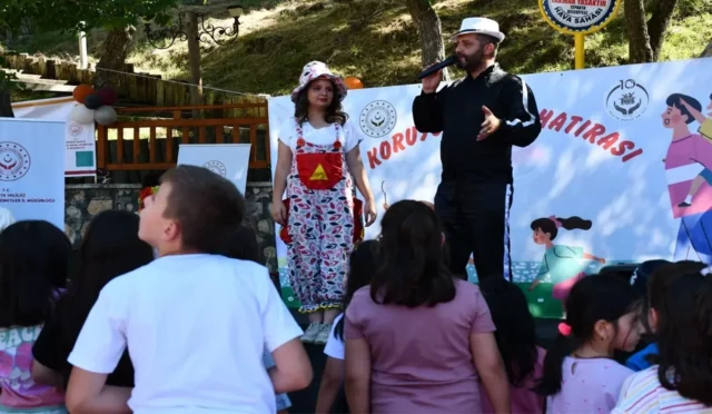 Isparta'da koruyucu aileler ve çocuklar için düzenlenen sevgi dolu şenlik etkinliği