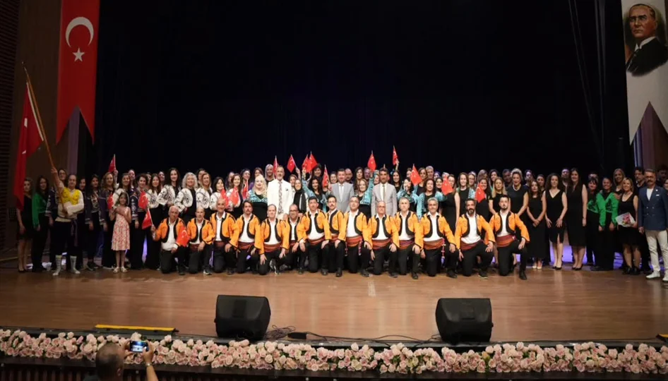 Isparta’da Maarif Modeli Yıl Sonu Programı: Sanat ve Kültür Coşkusu Sahnedeydi