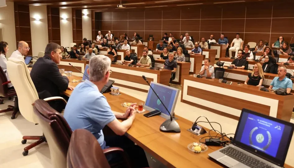MAKÜ’de Bilimsel Üretime Teşvik: Q1 ve Q2 Yayın Yapan Akademisyenler Onurlandırıldı