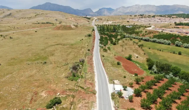 Doğanşehir Yolkoru Mahallesi'nde tamamlanan modern yol çalışması