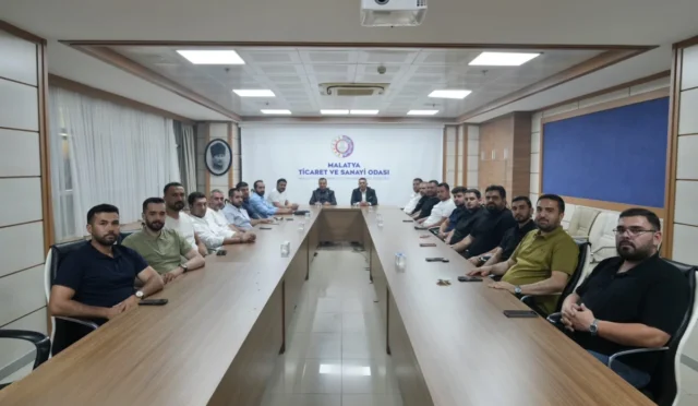 Malatya'da genç girişimcilerle bir araya gelen Başkan Sadıkoğlu, şehrin geleceği için gençlerin önemini vurguladı.