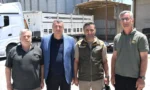 Malatya Ticaret Borsası Başkanı Ramazan Özcan, üretici ve TMO yetkilileriyle birlikte hububat alım noktasını inceliyor.