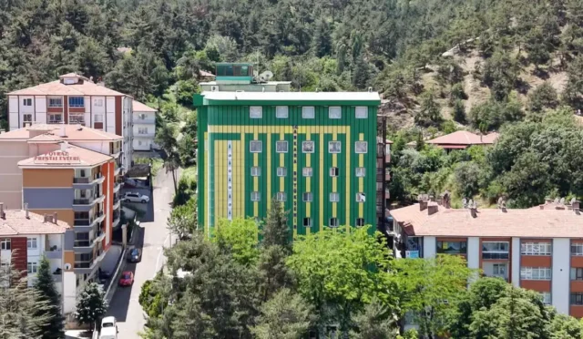 Kızılcahamam Şifa Termal Sosyal Tesisi'nin yenilenmiş havuz ve dinlenme alanları