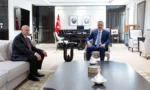 Dışişleri Bakanı Hakan Fidan'ın makamında Ankara İl Emniyet Müdürü Maksut Yüksek'i kabul ettiği an.