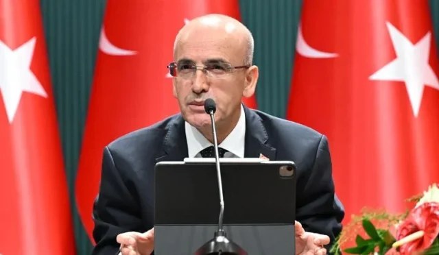 Hazine ve Maliye Bakanı Mehmet Şimşek, ekonomi gündemine dair açıklamalarda bulunuyor.
