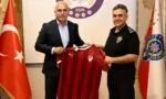 Elazığspor Başkanı Ahmet Toprak, Elazığ İl Emniyet Müdürü Aydın Karan'ı ziyaret etti.