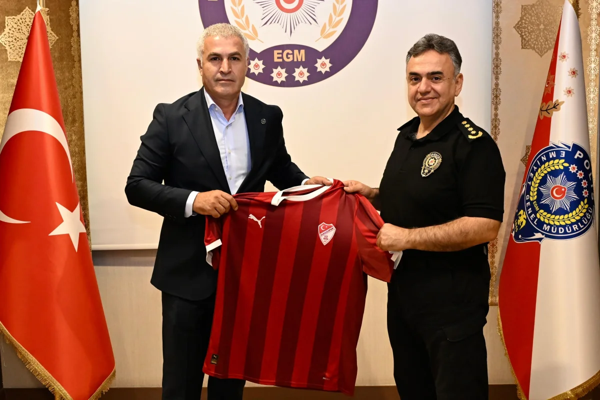 Elazığspor Başkanı Ahmet Toprak, Emniyet Müdürü Aydın Karan’ı Ziyaret Etti