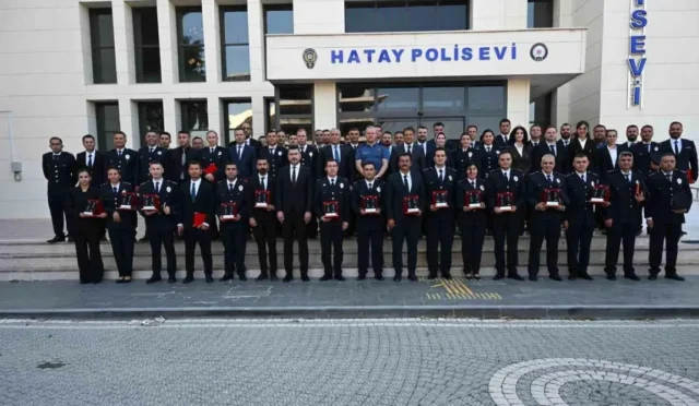 Hatay'da polis teşkilatı mensupları için düzenlenen rütbe terfi töreni